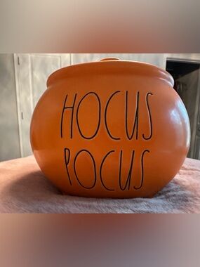 ⬇️ NWOT Rae Dunn Hocus Pocus Cauldron Orange Small Baby Canister